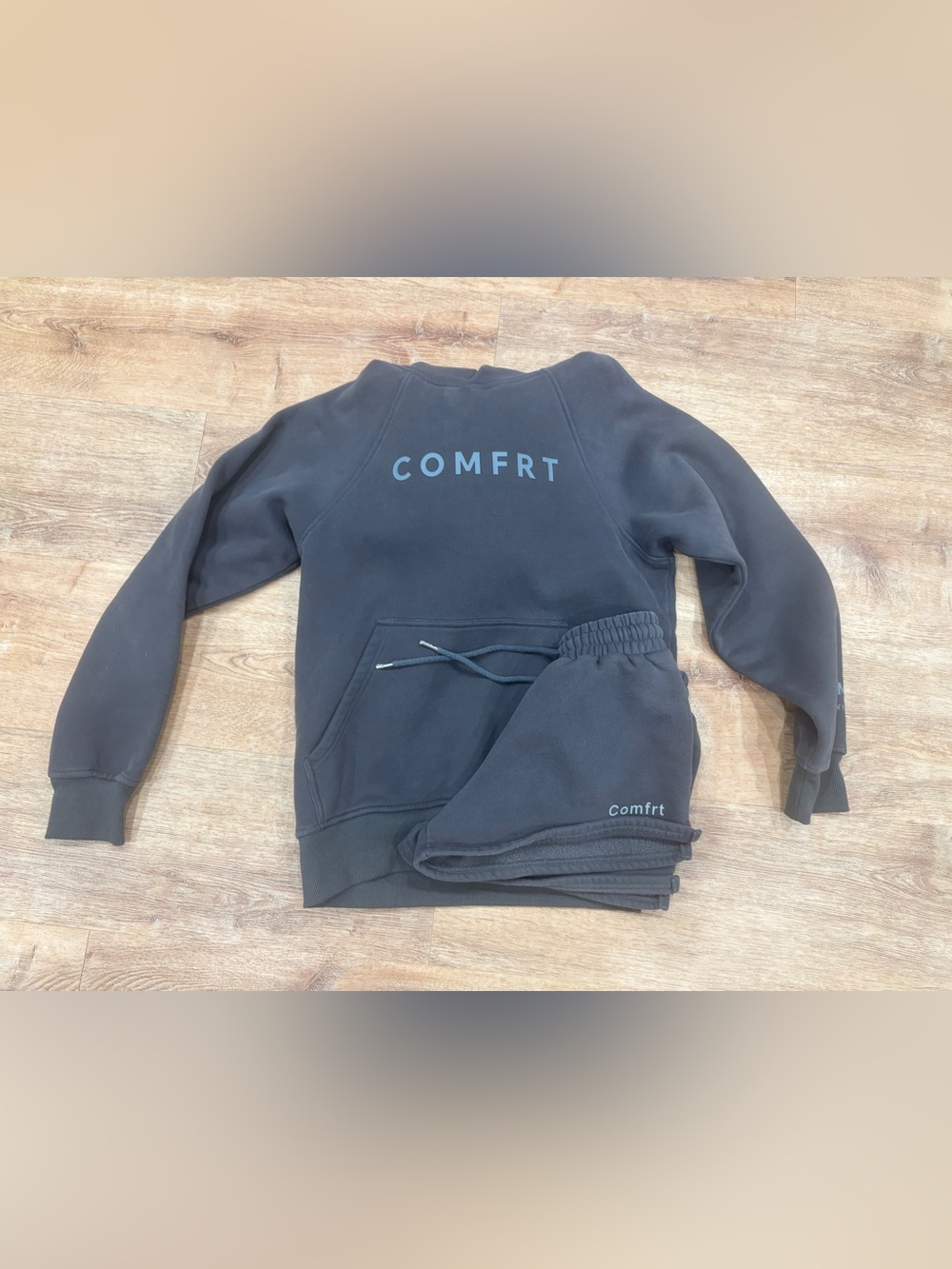 COMFRT Gretish Logo Sweatshirt & Shorts Set